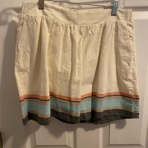 Old navy skirt. Cream.